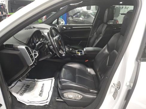 Used 2017 Porsche Cayenne S Platinum image 13