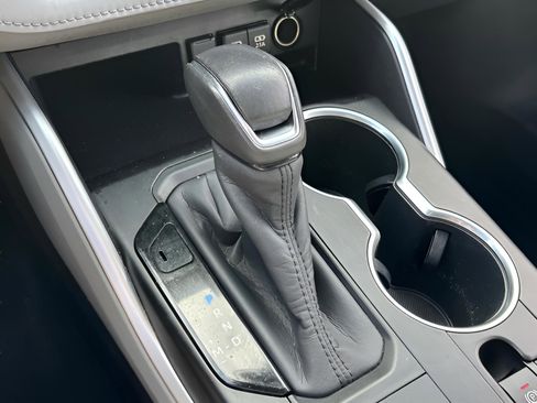 Used 2020 Toyota Highlander XLE image 20