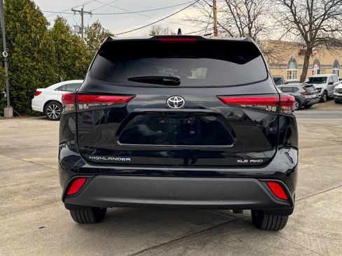 Used 2023 Toyota Highlander XLE image 4
