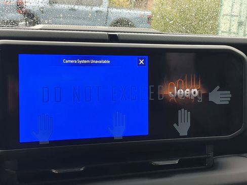 New 2025 Jeep Gladiator High Tide image 18