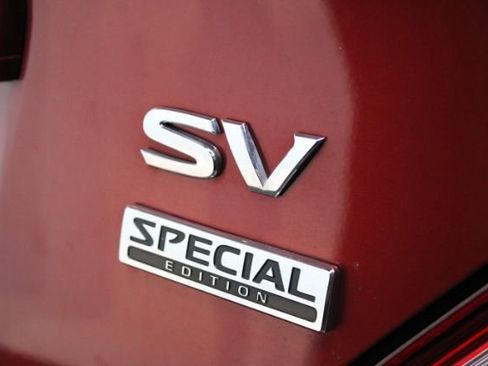 Used 2017 Nissan Versa SV w/ SV Special Edition Package image 6