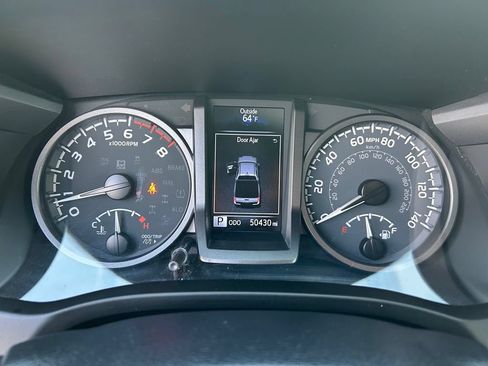 Used 2020 Toyota Tacoma TRD Sport w/ TRD Premium Sport Package AWD/4WD image 17