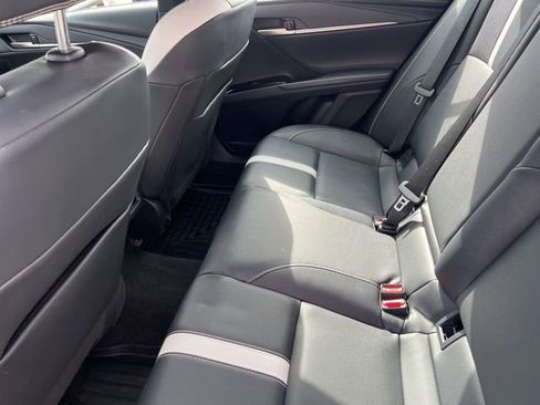 Used 2025 Toyota Camry SE image 7