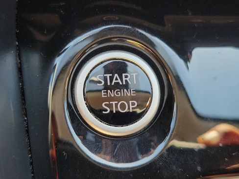 Used 2025 Nissan Versa SV image 24