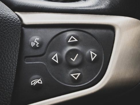 Used 2017 GMC Acadia Denali w/ Technology Package image 18