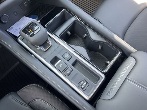 New 2026 Nissan Pathfinder SL image 8