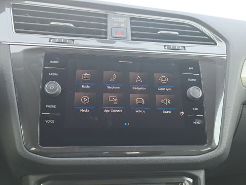 Certified 2021 Volkswagen Tiguan SE image 21