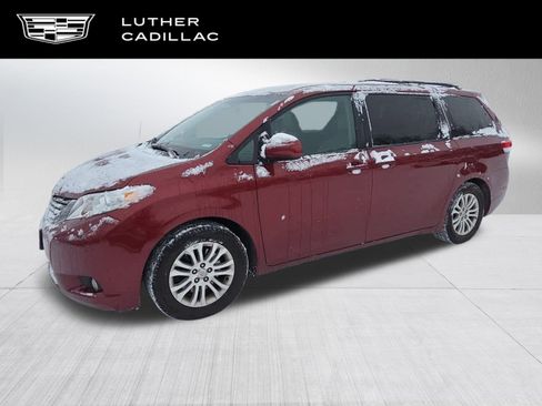Used 2012 Toyota Sienna XLE image 1