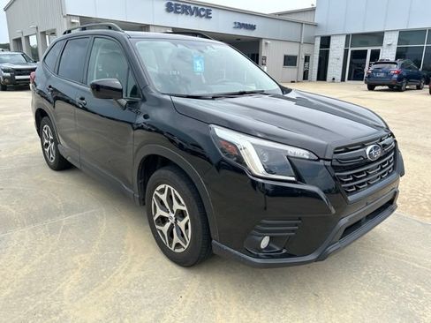 Used 2023 Subaru Forester Premium AWD/4WD image 2