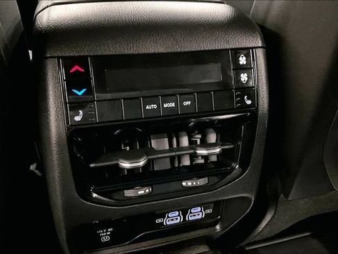 Used 2023 Jeep Grand Cherokee L Limited AWD/4WD image 33