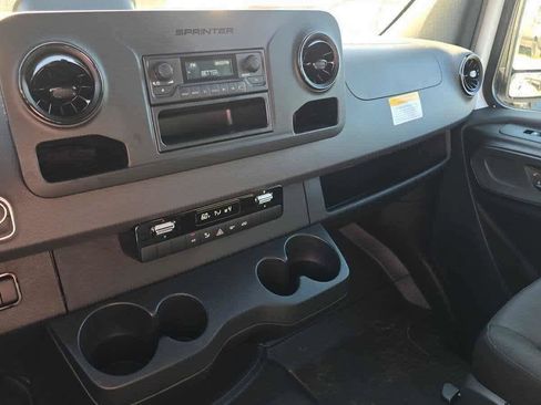 Used 2025 Mercedes-Benz Sprinter 2500 image 34