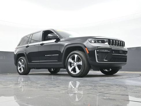 Used 2026 Jeep Grand Cherokee Limited w/ Luxury Tech Group II AWD/4WD image 54