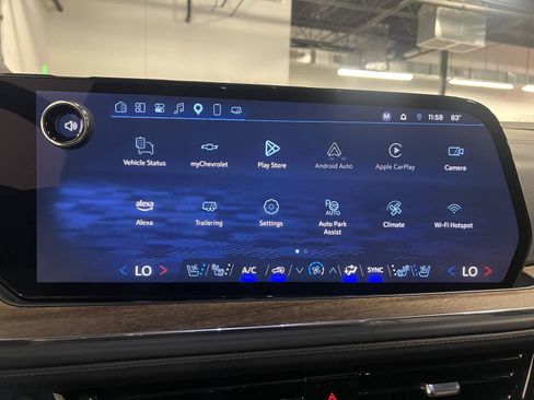 Used 2025 Chevrolet Suburban High Country AWD/4WD image 19