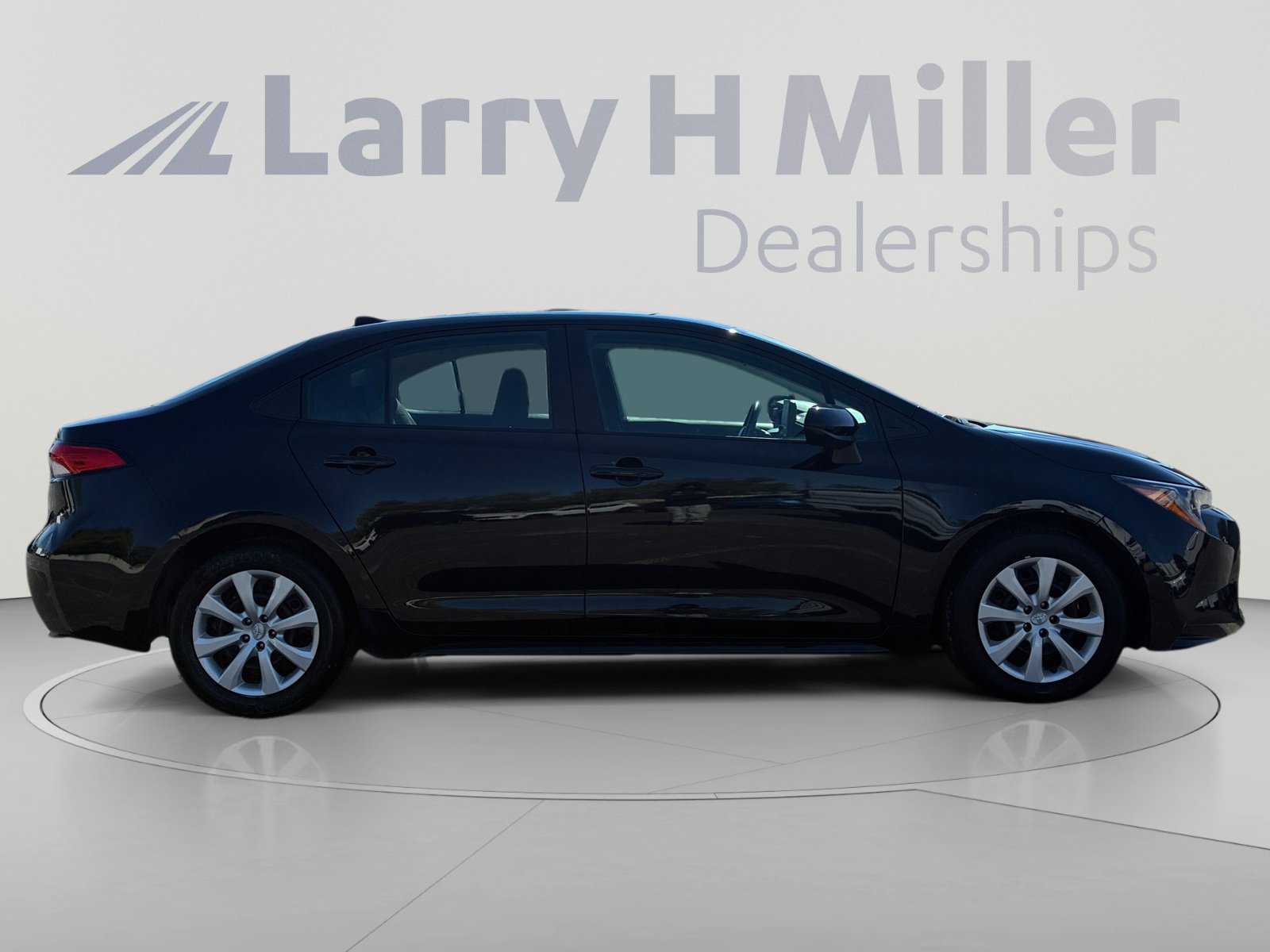 Used 2025 Toyota Corolla LE FWD image 6