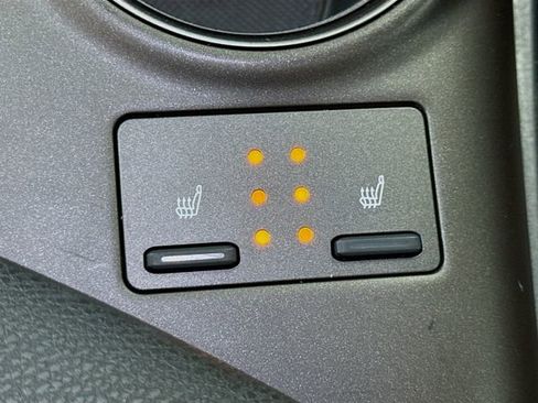 Used 2022 Toyota Camry XSE image 19