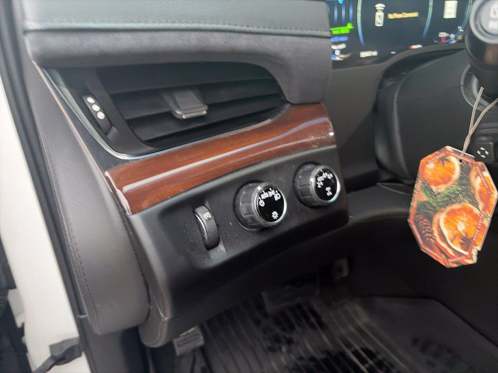 Used 2019 Cadillac Escalade Luxury AWD/4WD image 20