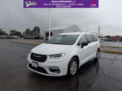 Used 2024 Chrysler Pacifica Touring-L