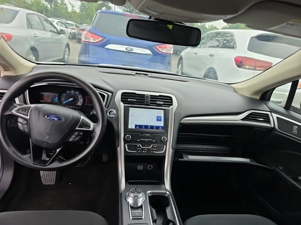 Used 2020 Ford Fusion SE FWD image 9
