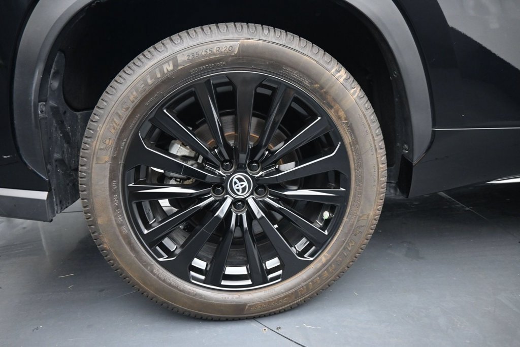 Used 2023 Toyota Highlander XSE FWD image 10