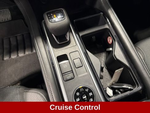 Used 2025 Nissan Pathfinder SV AWD/4WD image 18