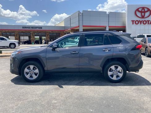 Used 2022 Toyota RAV4 XLE FWD image 8