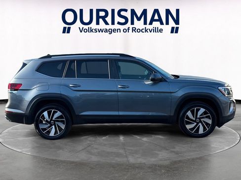 Used 2025 Volkswagen Atlas SE AWD/4WD image 7