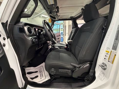 Used 2018 Jeep Wrangler Unlimited Sahara w/ Uconnect 4C Nav & Sound Group image 54