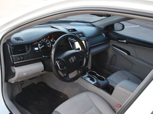 Used 2012 Toyota Camry XLE FWD image 19