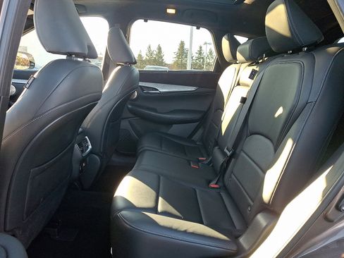 Used 2019 INFINITI QX50 Essential w/ Sensory Package image 10