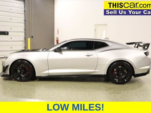 Used 2019 Chevrolet Camaro ZL1 RWD image 5