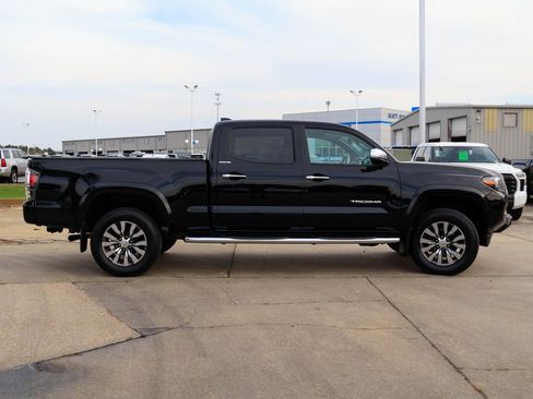 Used 2022 Toyota Tacoma Limited AWD/4WD image 22