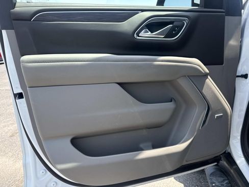 Used 2022 Chevrolet Tahoe Z71 w/ Luxury Package AWD/4WD image 44