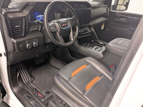 Used 2025 GMC Sierra 3500 AT4 w/ AT4 Premium Plus Package AWD/4WD image 12