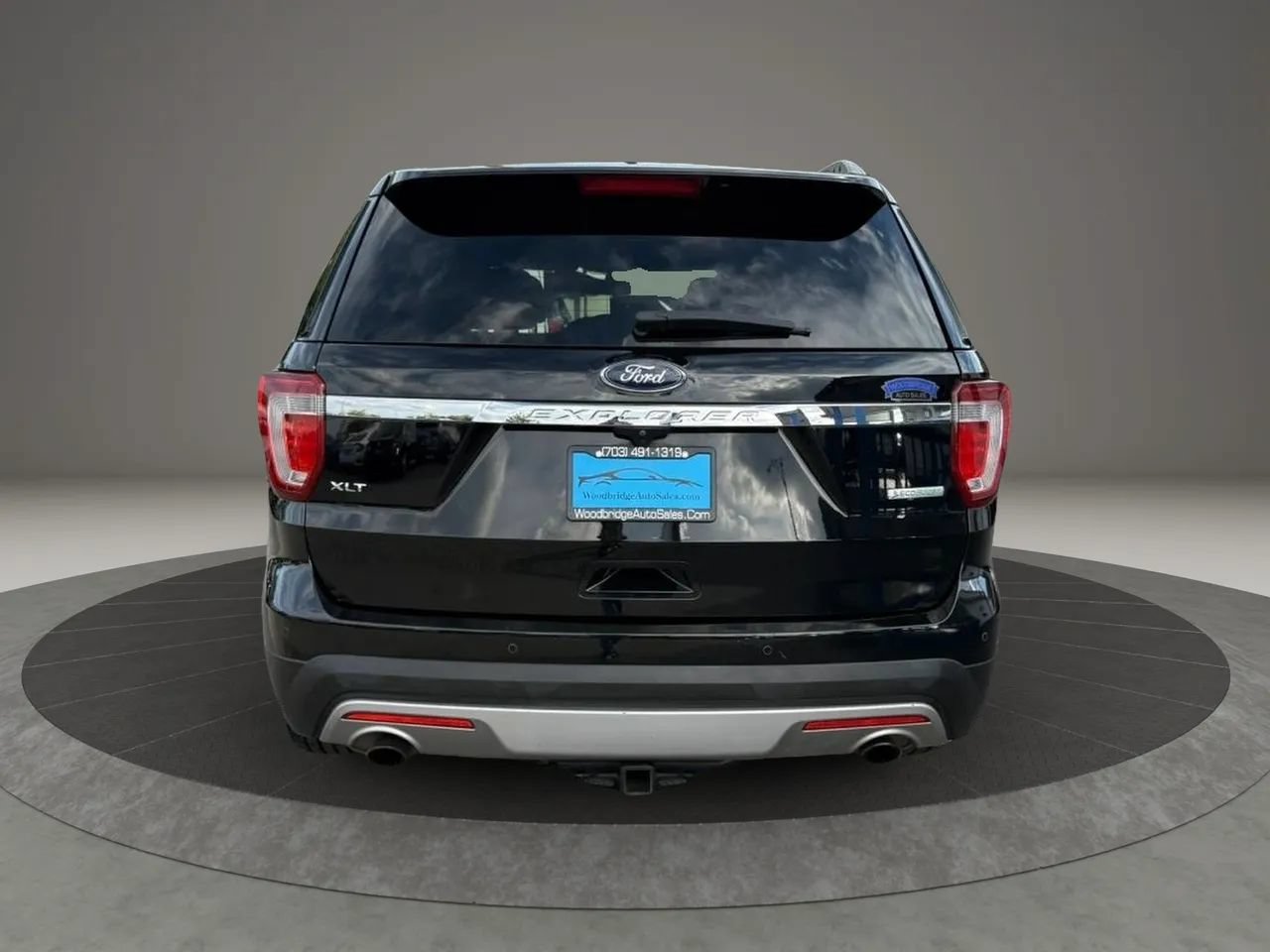 Used 2017 Ford Explorer XLT w/ Equipment Group 202A FWD image 5