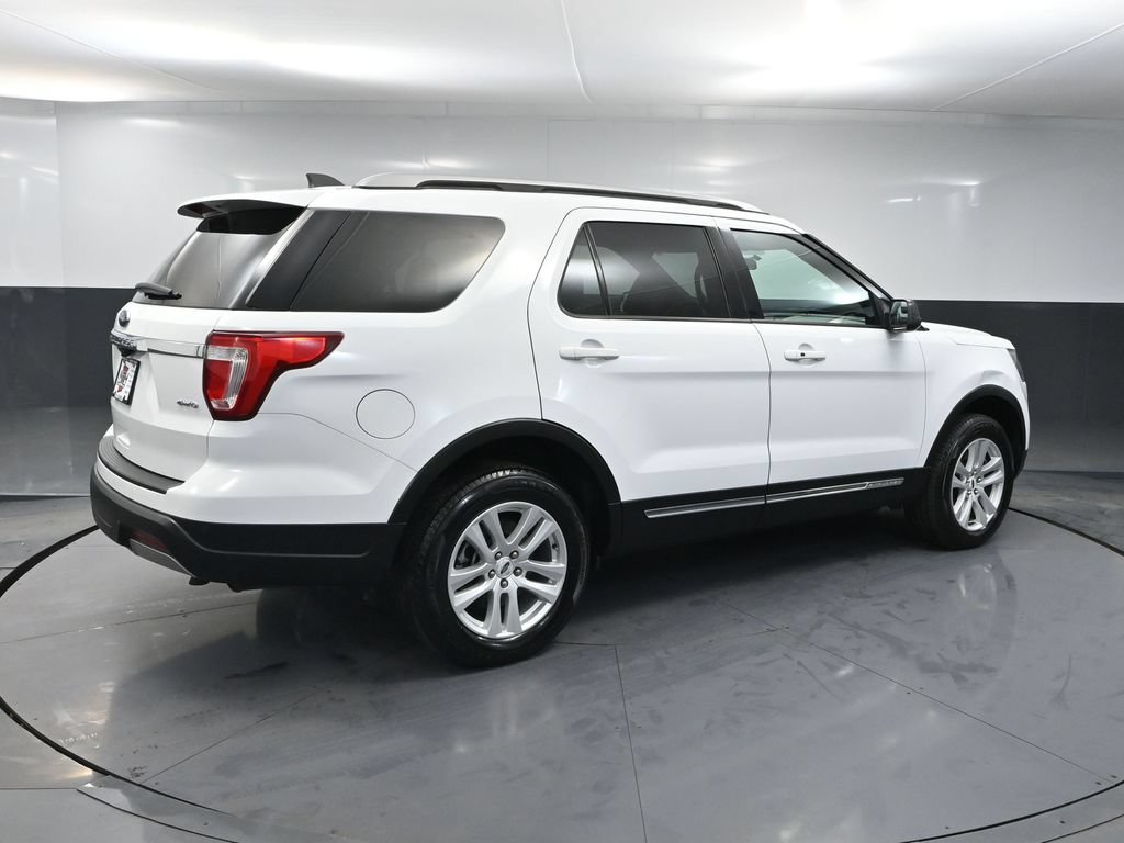 Used 2019 Ford Explorer XLT AWD/4WD image 4