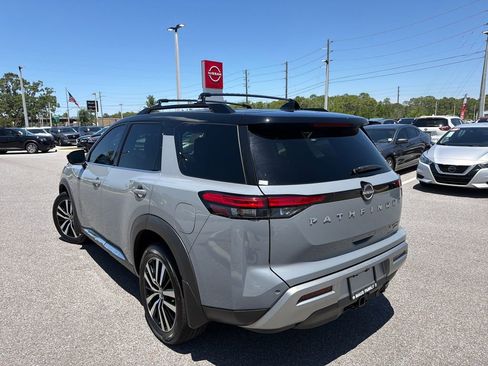 Used 2024 Nissan Pathfinder Platinum AWD/4WD image 5