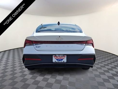 Used 2025 Hyundai Elantra SE FWD image 5