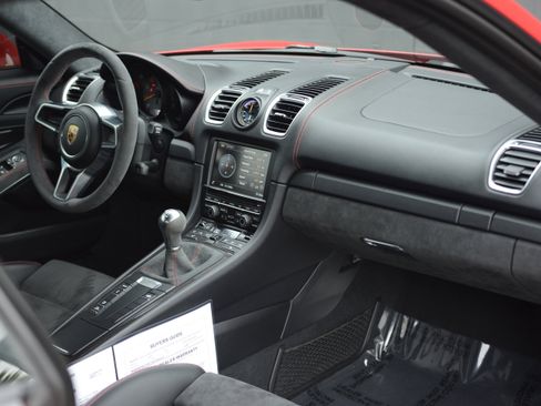 Certified 2016 Porsche Cayman GT4 RWD image 29