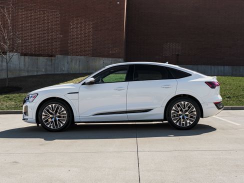 Certified 2024 Audi Q8 e-tron Premium Plus w/ Premium Plus Package image 6