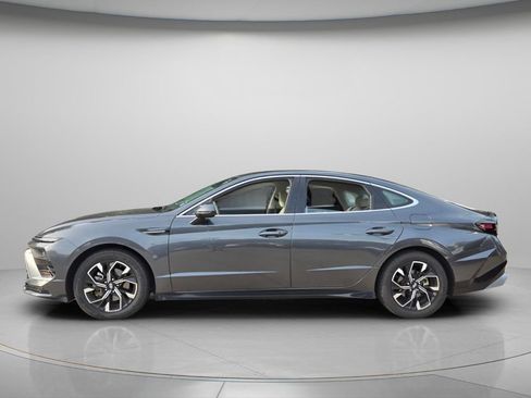 Used 2024 Hyundai Sonata SEL FWD image 3