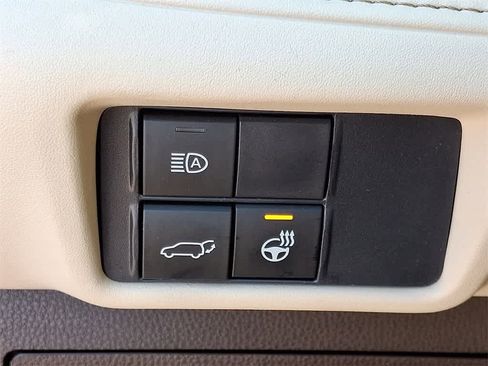 Used 2021 Toyota Highlander Limited image 28