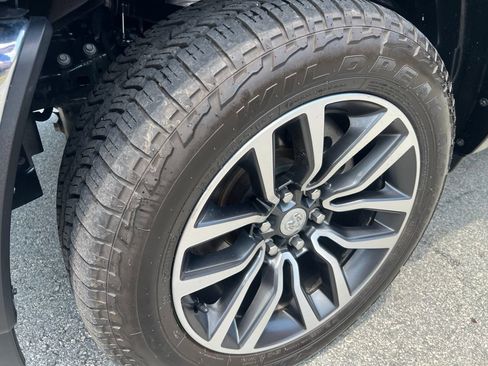 Used 2025 RAM 1500 Limited AWD/4WD image 9