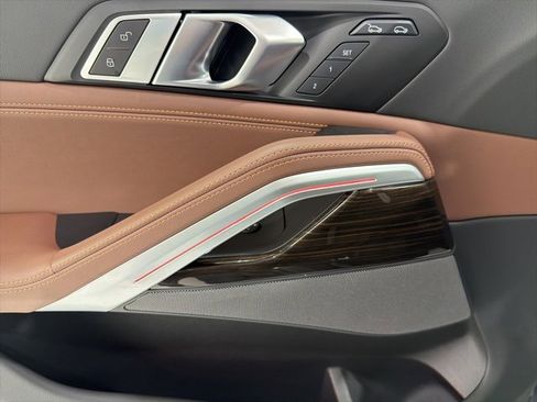 Used 2024 BMW X6 xDrive40i w/ Premium Package image 11