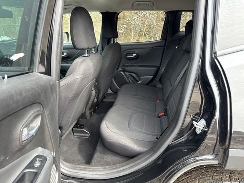 Used 2022 Jeep Renegade Latitude w/ Convenience Group image 17