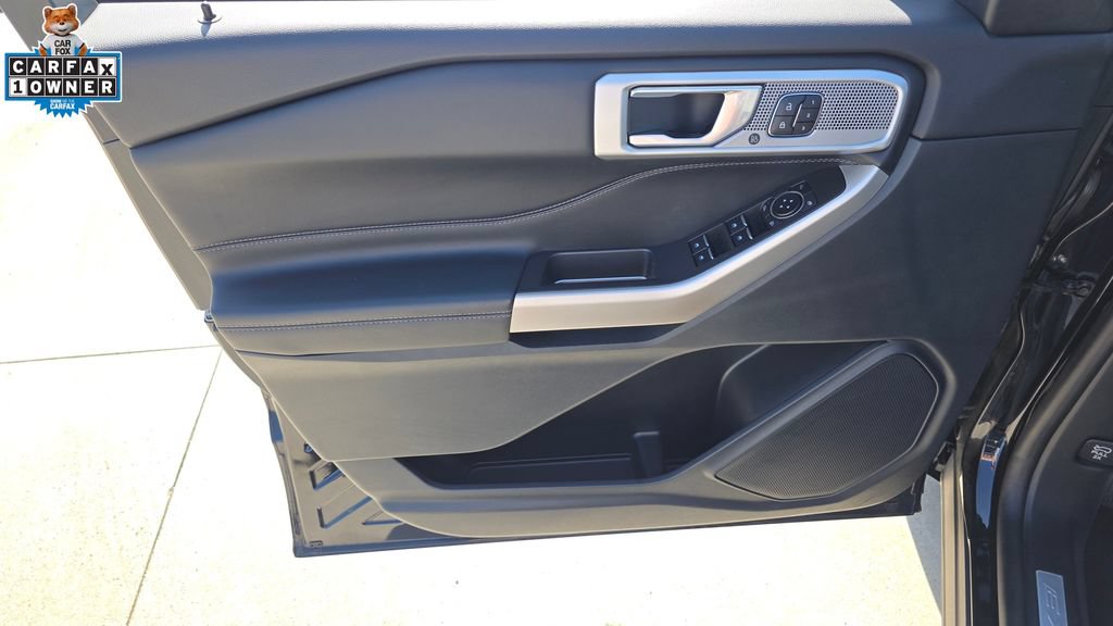 Used 2022 Ford Explorer Limited w/ Equipment Group 301A AWD/4WD image 26