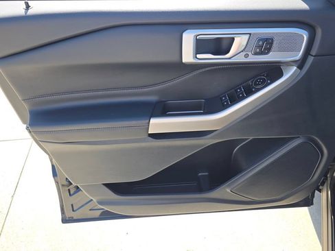 Used 2022 Ford Explorer Limited w/ Equipment Group 301A AWD/4WD image 26