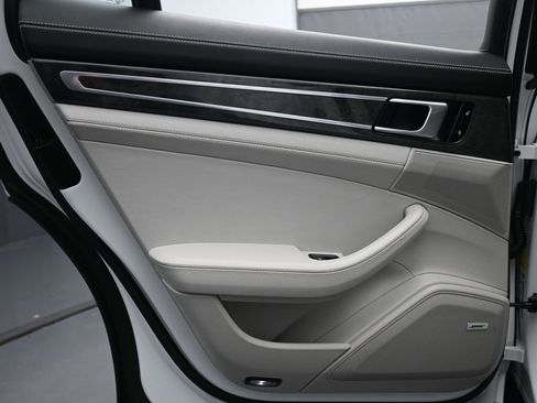 Used 2017 Porsche Panamera 4S w/ Premium Package Plus image 18