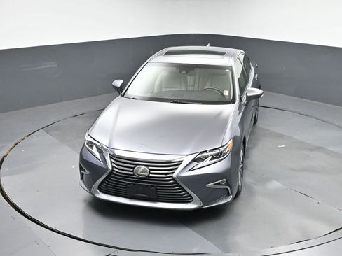 Used 2017 Lexus ES 300h image 39