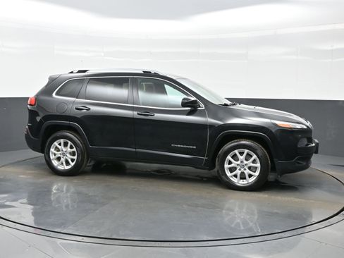 Used 2016 Jeep Cherokee Latitude w/ Comfort/Convenience Group AWD/4WD image 7