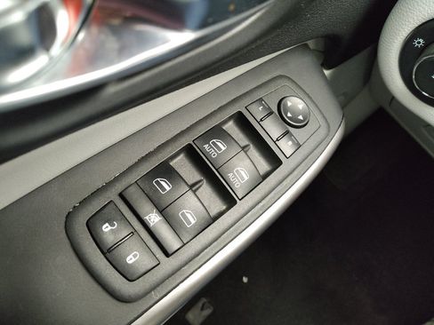 Used 2022 Jeep Cherokee Limited AWD/4WD image 27
